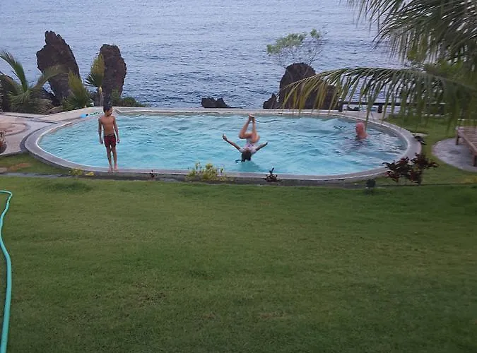 リゾート Batu Belah Bungalow トゥランベン